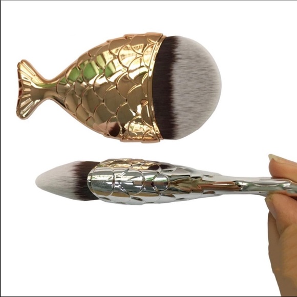 Silver Mermaid Makeup Brush - Picture 4 of 4